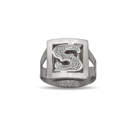 Initial Silver Ring. 925 Sterling Silver Ring  The approximate weight is 3gr.